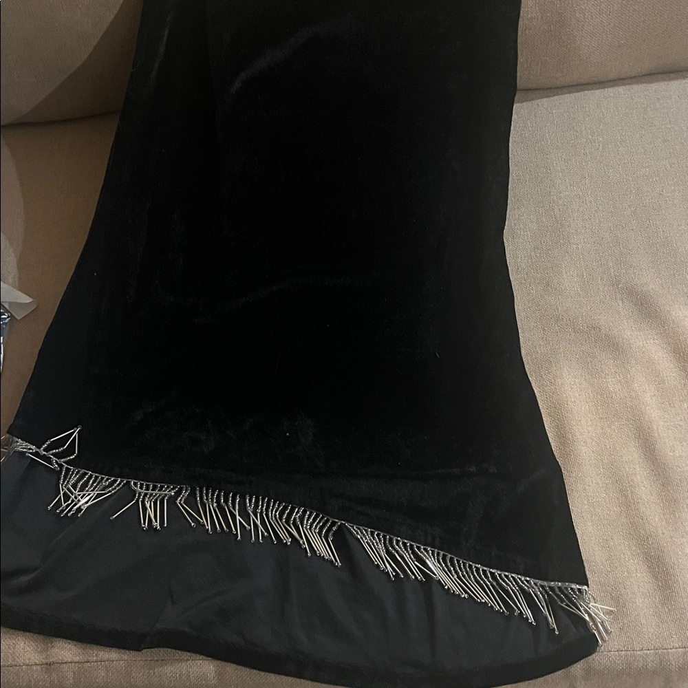 Elegant Black Velvet Skirt with Fringe Detail - Picture 5 of 5